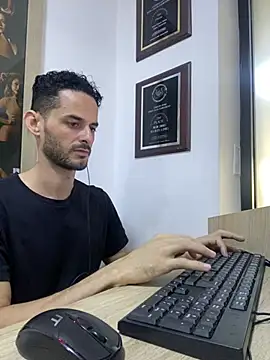 Snapshot of gatoquiles chatting on 02.05.26 gatoquiles online show from 02.05.26