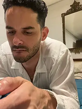 Snapshot of gatoquiles chatting on 02.21.26 gatoquiles online show from 02.21.26