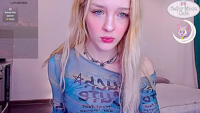 sailormoon666  online show from 04.02.26