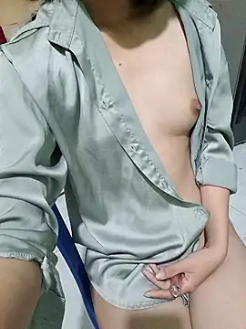 Snapshot of Fullmoon22 chatting on 01.12.26 Fullmoon22 online show from 01.12.26