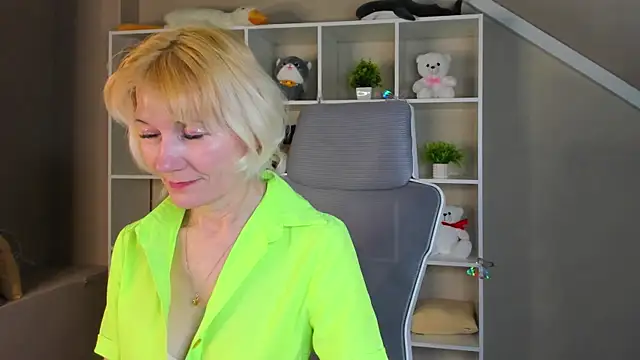 Julie Lucas online show from 04.09.26