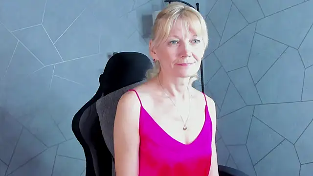 Julie Lucas online show from 05.17.26