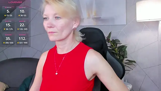 Snapshot of Julie_Lucas chatting on 06.22.26 Julie Lucas online show from 06.22.26