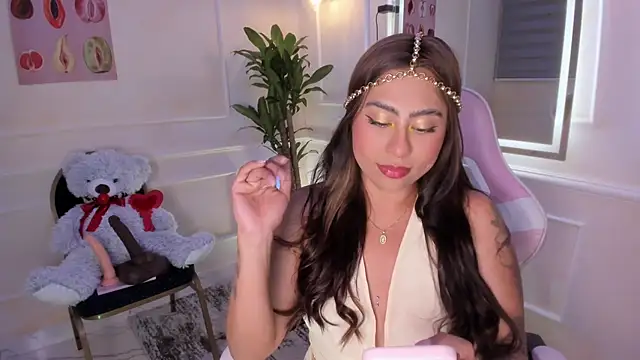 Snapshot of ThamaraGen_ chatting on 02.13.26 ThamaraGen online show from 02.13.26