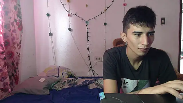 Chloe Candys online show from 04.15.26