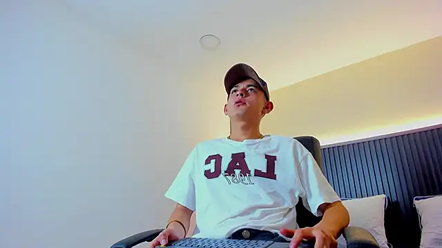 James cute18 online show from 01.15.26