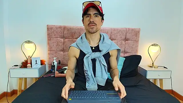 Ethan Briggs  online show from 04.17.26