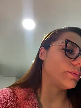 Snapshot of Pretty__Milf chatting on 04.29.26 Pretty Milf online show from 04.29.26