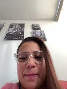 Snapshot of Pretty__Milf chatting on 05.10.26 Pretty Milf online show from 05.10.26