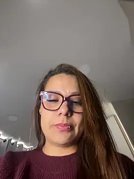 Snapshot of Pretty__Milf chatting on 05.27.26 Pretty Milf online show from 05.27.26