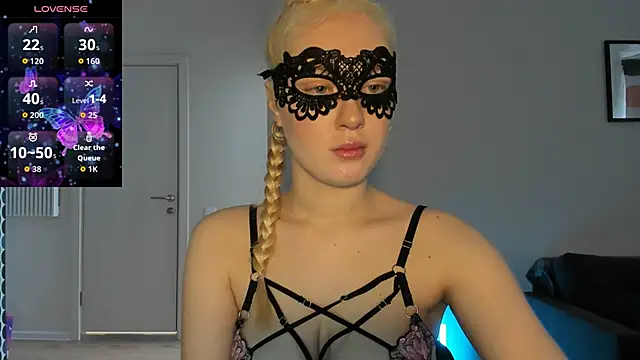 Snapshot of Polly_Skil chatting on 05.23.26 Polly Skil online show from 05.23.26