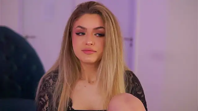 Snapshot of NayaQuinn chatting on 01.18.26 NayaQuinn online show from 01.18.26