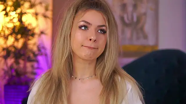 Snapshot of NayaQuinn chatting on 02.05.26 NayaQuinn online show from 02.05.26