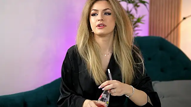 Snapshot of NayaQuinn chatting on 02.20.26 NayaQuinn online show from 02.20.26