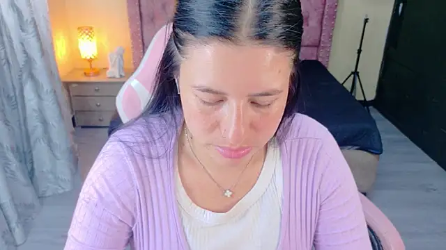 Snapshot of keileen_luna chatting on 05.15.26 keileen luna online show from 05.15.26