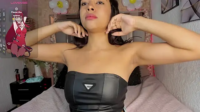 Snapshot of Estrellaa_1 chatting on 04.01.26 Estrellaa 1 online show from 04.01.26