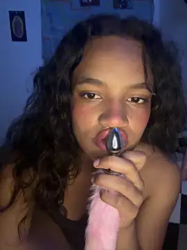 Snapshot of Nyxx_Velariia chatting on 04.07.26 Nyxx Velariia online show from 04.07.26