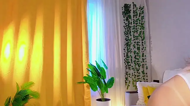 Snapshot of LoveUnderTheStars chatting on 06.17.26 LoveUnderTheStars online show from 06.17.26
