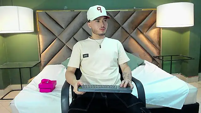 Snapshot of Salvattore_Muller chatting on 02.17.26 Salvattore Muller online show from 02.17.26