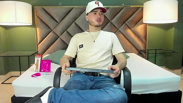 Snapshot of Salvattore_Muller chatting on 02.23.26 Salvattore Muller online show from 02.23.26