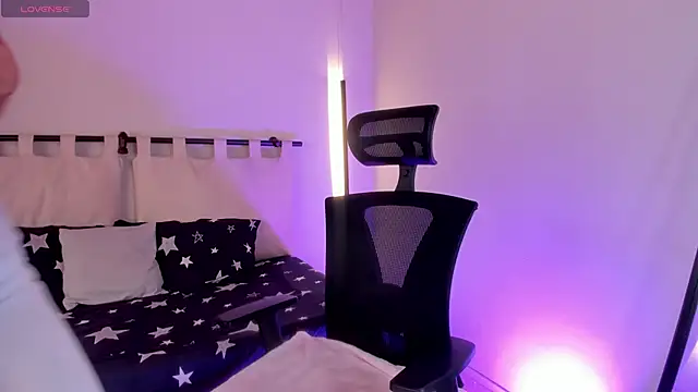 ella  olmos online show from 04.03.26