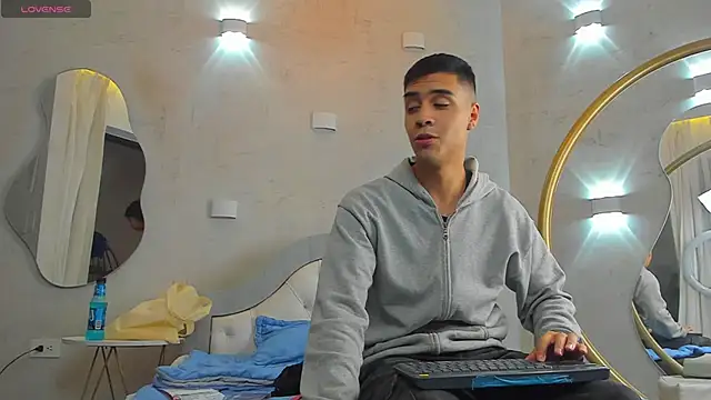 Snapshot of bastian_and_samantha chatting on 02.08.26 bastian and samantha online show from 02.08.26