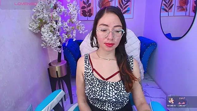Snapshot of Veronica_miiller chatting on 04.25.26 Veronica miiller online show from 04.25.26