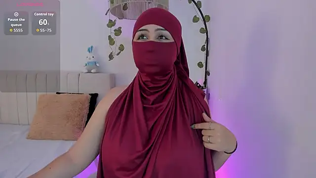 Snapshot of _Amirah chatting on 05.19.26 Amirah online show from 05.19.26