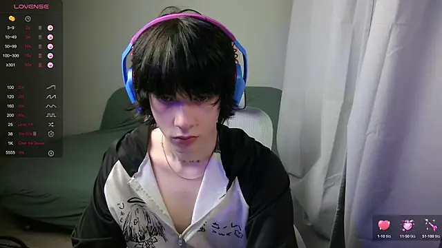 Snapshot of LeonBoykisser chatting on 02.07.26 LeonBoykisser online show from 02.07.26