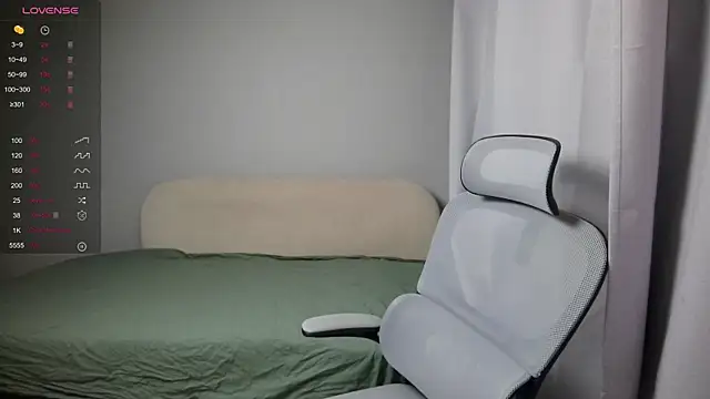 Snapshot of LeonBoykisser chatting on 02.12.26 LeonBoykisser online show from 02.12.26