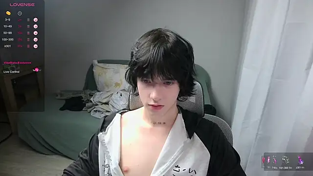 Snapshot of LeonBoykisser chatting on 02.16.26 LeonBoykisser online show from 02.16.26