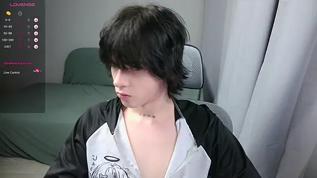 Snapshot of LeonBoykisser chatting on 02.19.26 LeonBoykisser online show from 02.19.26