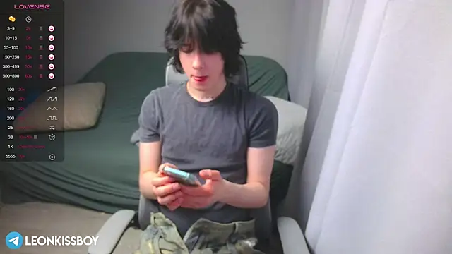 LeonBoykisser online show from 03.16.26