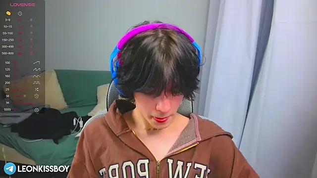 LeonBoykisser online show from 03.26.26