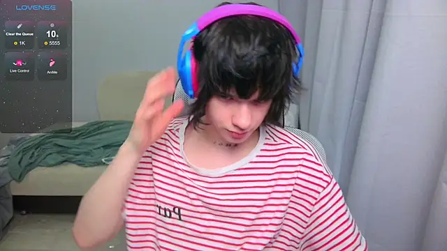 Snapshot of LeonBoykisser chatting on 04.29.26 LeonBoykisser online show from 04.29.26