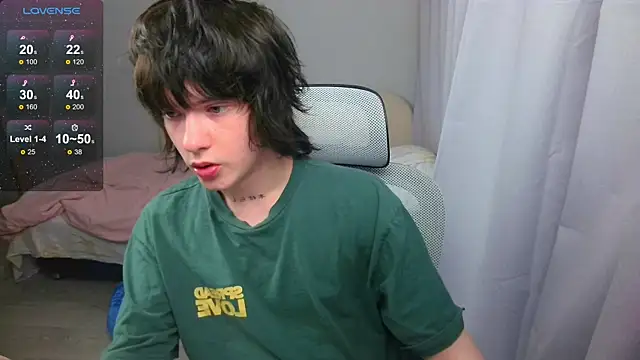 Snapshot of LeonBoykisser chatting on 05.10.26 LeonBoykisser online show from 05.10.26
