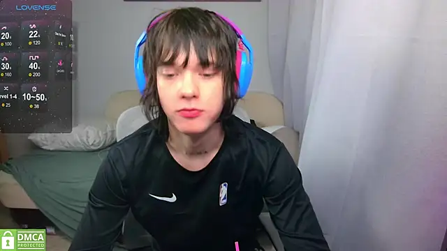 Snapshot of LeonBoykisser chatting on 05.15.26 LeonBoykisser online show from 05.15.26