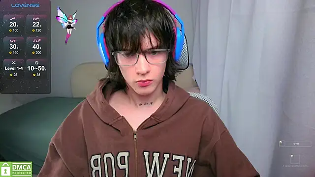 Snapshot of LeonBoykisser chatting on 05.27.26 LeonBoykisser online show from 05.27.26