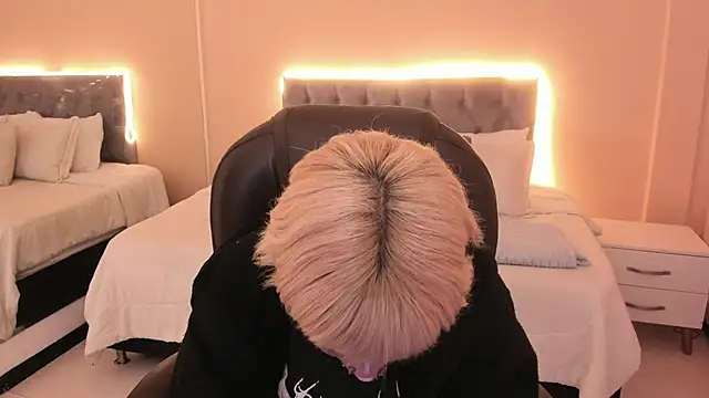 Bela Craxkerr online show from 04.06.26