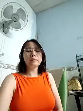 Snapshot of Famrita chatting on 02.19.26 Famrita online show from 02.19.26