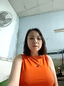 Snapshot of Famrita chatting on 02.21.26 Famrita online show from 02.21.26