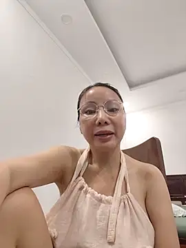 Snapshot of Famrita chatting on 05.23.26 Famrita online show from 05.23.26