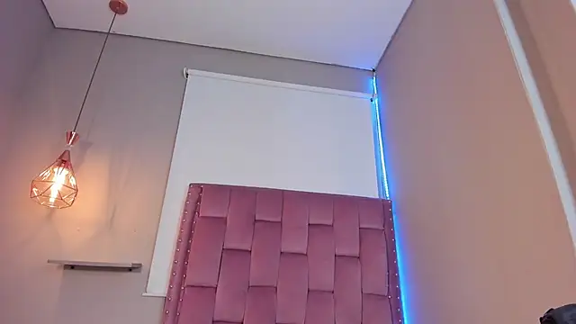 Scarlet Vixen  online show from 04.01.26