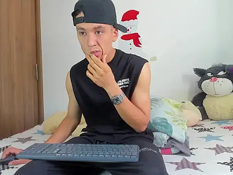 Snapshot of DLC76 chatting on 01.14.26 DLC76 online show from 01.14.26