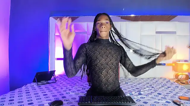 Snapshot of Hilaryguzman chatting on 01.15.26 Hilaryguzman online show from 01.15.26