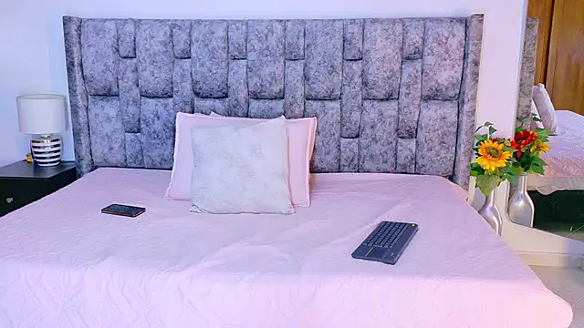 samirths boy  online show from 04.10.26