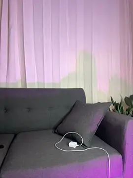 Snapshot of elodie_rouge chatting on 05.15.26 elodie rouge online show from 05.15.26