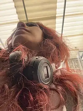 Snapshot of elodie_rouge chatting on 05.18.26 elodie rouge online show from 05.18.26