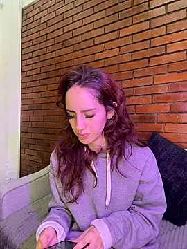 Snapshot of elodie_rouge chatting on 06.18.26 elodie rouge online show from 06.18.26
