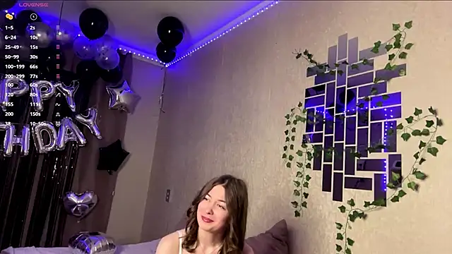Snapshot of elsadaedra chatting on 05.15.26 elsadaedra online show from 05.15.26